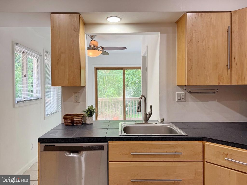 Image 5 of property listing at 5538 HUCKLEBERRY DR, Bryantown, MD 20617