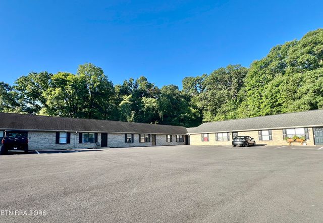 2709 Roberts Rd, Kodak, TN 37764