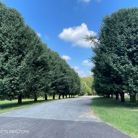 2709 Roberts Rd, Kodak, TN 37764