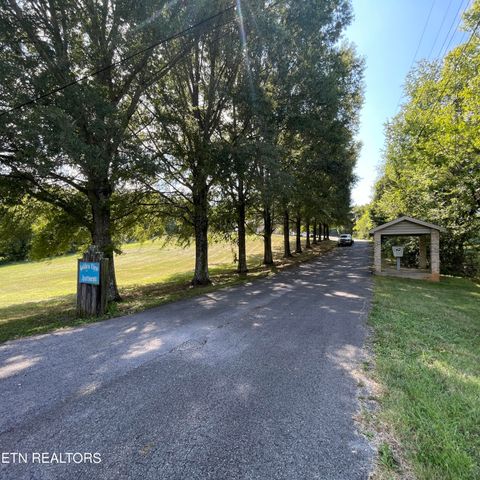 2709 Roberts Rd, Kodak, TN 37764