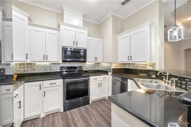 3522 E Country Club N Drive, Edinburg, TX 78542