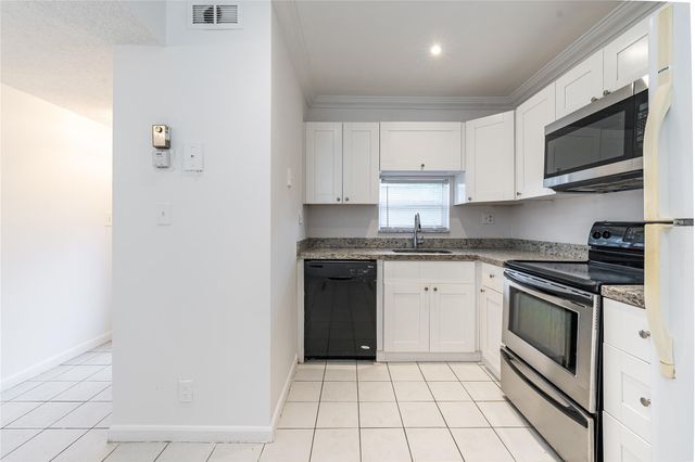 8940 S Hollybrook Blvd 307, Pembroke Pines, FL 33025