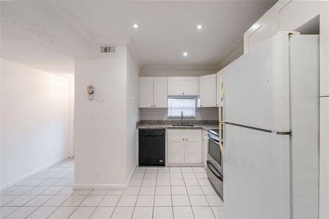 8940 S Hollybrook Blvd 307, Pembroke Pines, FL 33025