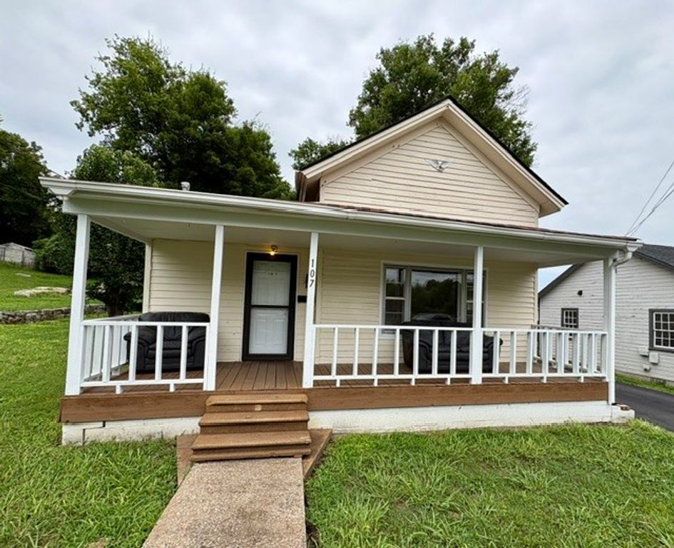 107 E 13th St, Columbia, TN 38401