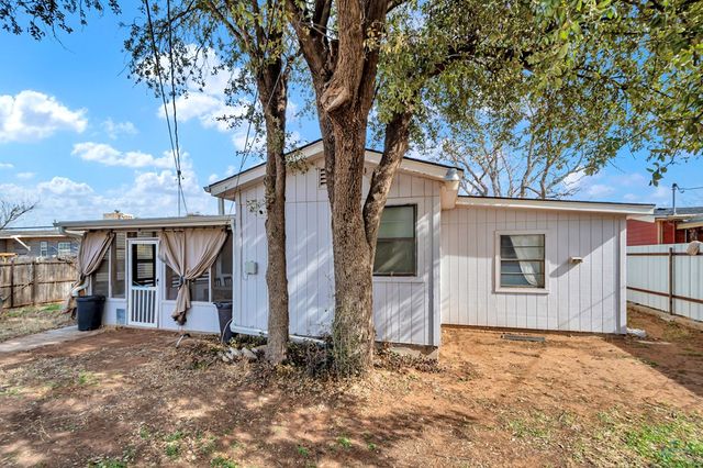 104 Waverly Dr, Midland, TX 79703