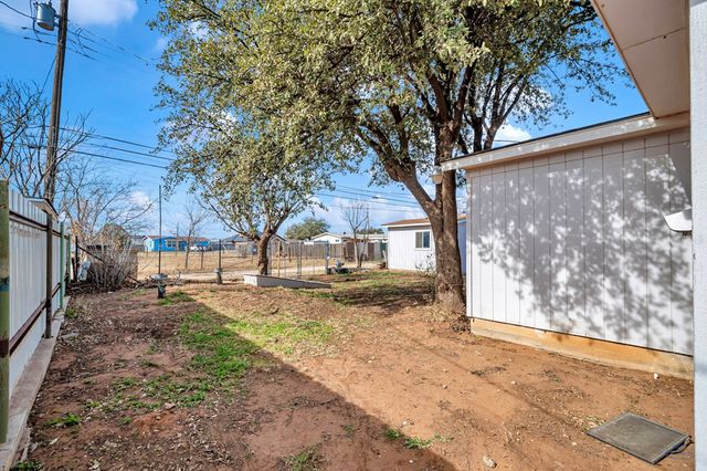 104 Waverly Dr, Midland, TX 79703