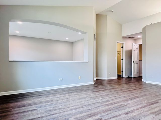 1875 N Crenshaw Circle, Vernon Hills, IL 60061