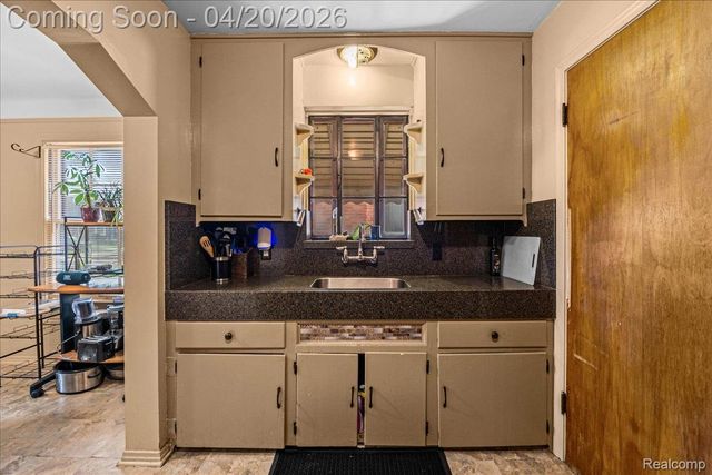 11309 Somerset Avenue, Detroit, MI 48224