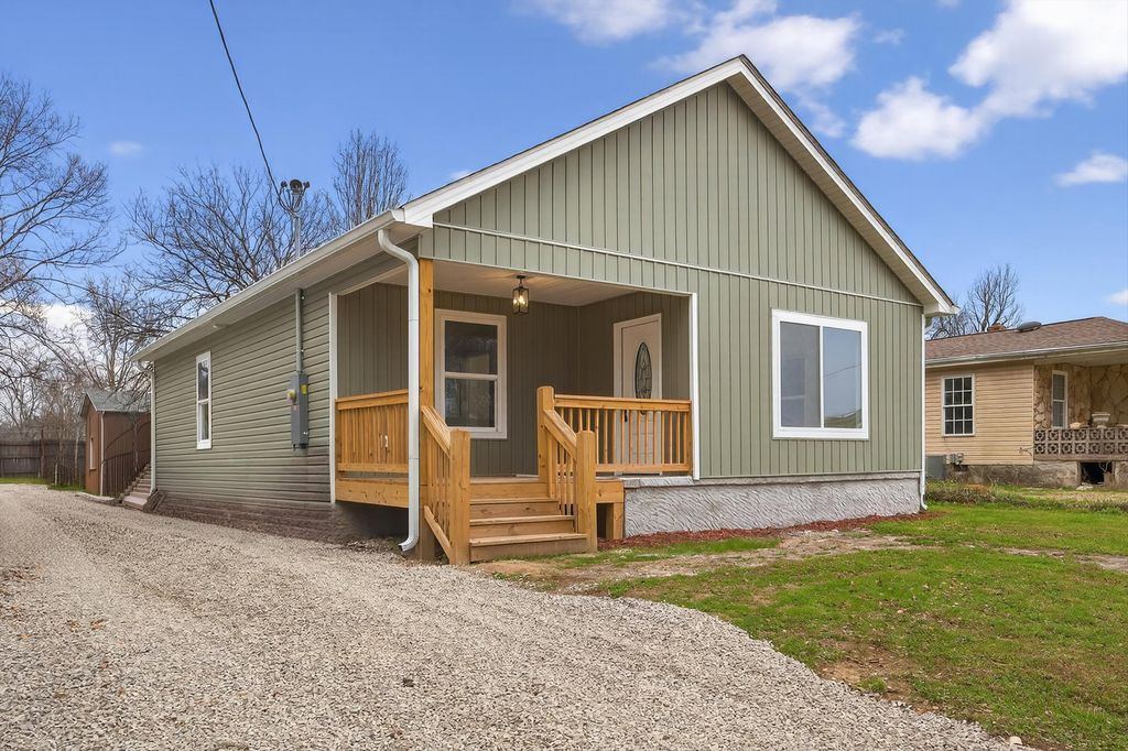 112 Rowe Street, Rossville, GA 30741