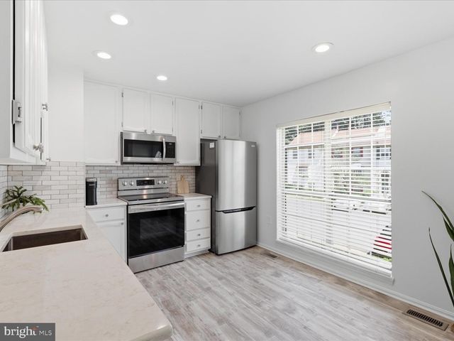 5742 BURKE TOWNE CT, Burke, VA 22015