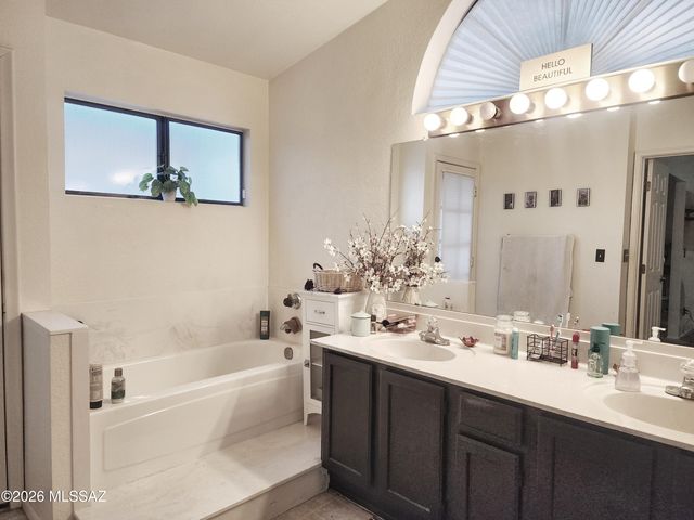 2873 W Ribera Place, Tucson, AZ 85742