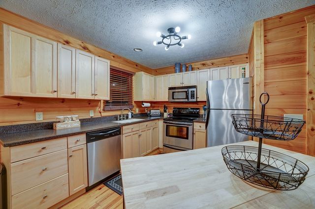 46 Pelican Drive, Ellijay, GA 30540