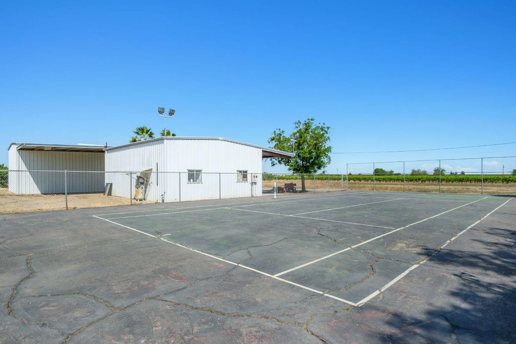 Image 32 of property listing at 8519 S Orange Avenue, Fresno, CA 93725