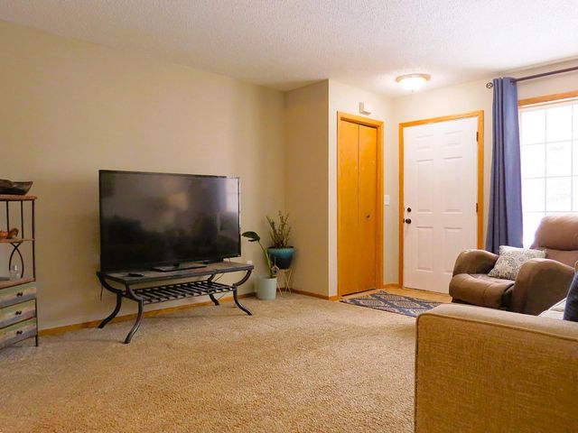 2755 Meadow Brook Drive K, Woodbury, MN 55125