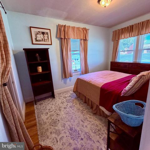 822 STATE ST, Millersburg, PA 17061