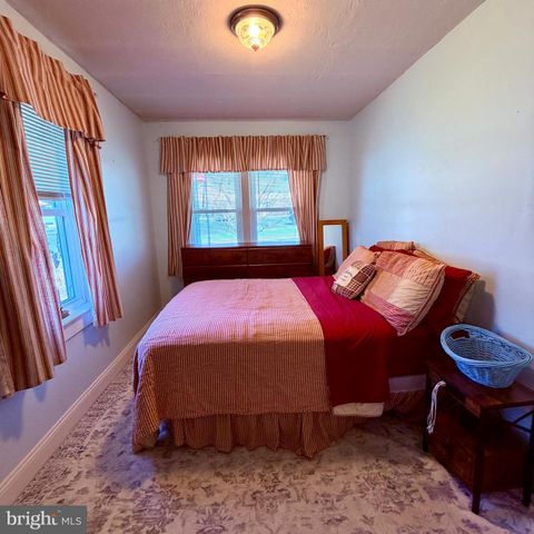 822 STATE ST, Millersburg, PA 17061