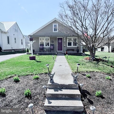 822 STATE ST, Millersburg, PA 17061