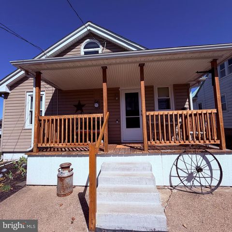 822 STATE ST, Millersburg, PA 17061