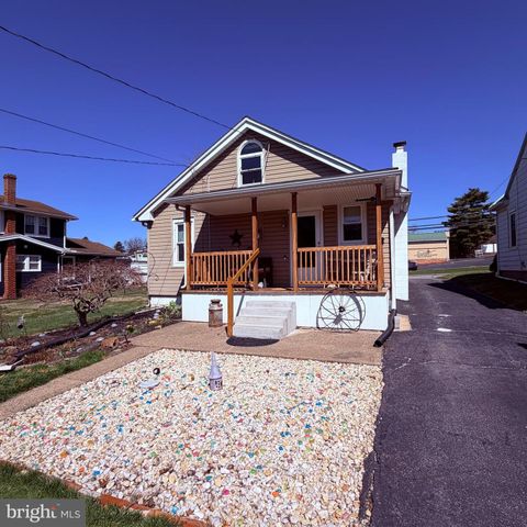 822 STATE ST, Millersburg, PA 17061