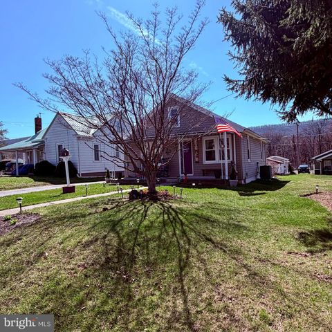 822 STATE ST, Millersburg, PA 17061