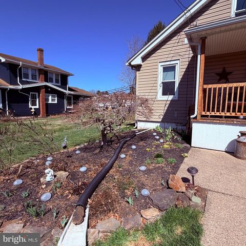 822 STATE ST, Millersburg, PA 17061