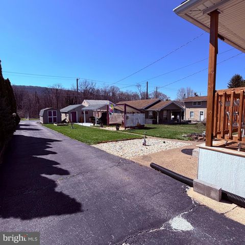 822 STATE ST, Millersburg, PA 17061