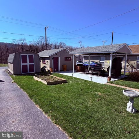 822 STATE ST, Millersburg, PA 17061