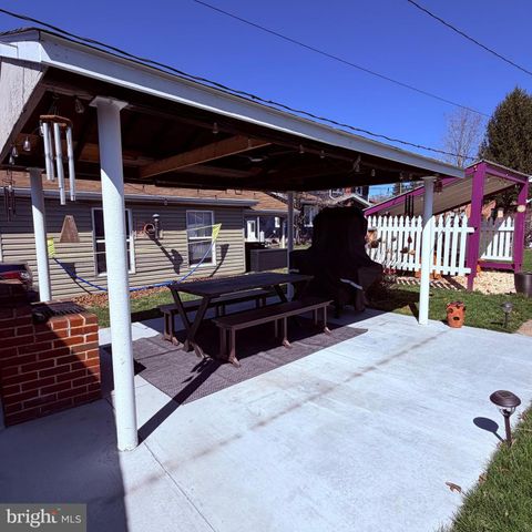 822 STATE ST, Millersburg, PA 17061