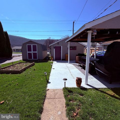 822 STATE ST, Millersburg, PA 17061