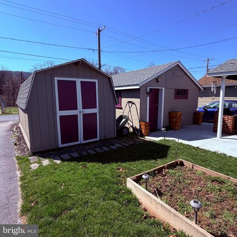 822 STATE ST, Millersburg, PA 17061