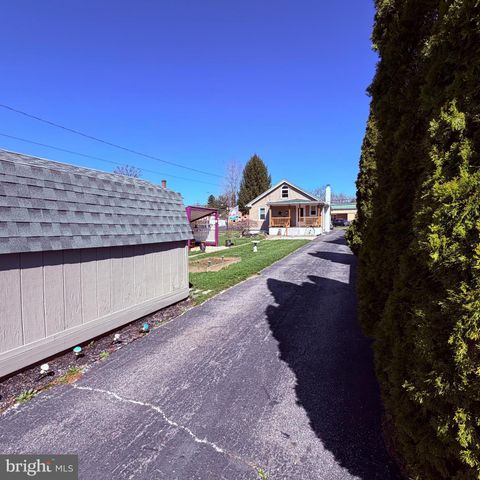 822 STATE ST, Millersburg, PA 17061