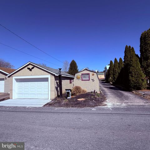 822 STATE ST, Millersburg, PA 17061