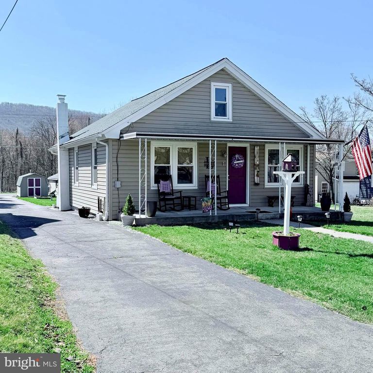 822 STATE ST, Millersburg, PA 17061