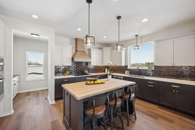 W208N5652 Turnberry LANE, Menomonee Falls, WI 53051