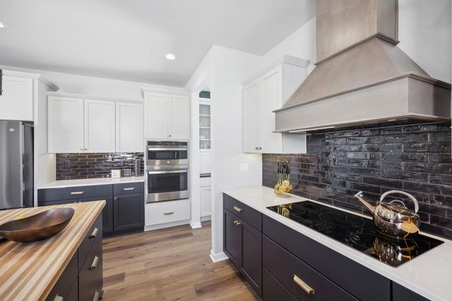 W208N5652 Turnberry LANE, Menomonee Falls, WI 53051