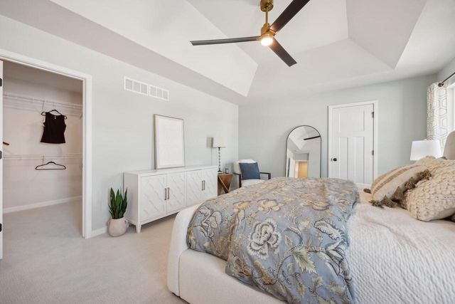 W208N5652 Turnberry LANE, Menomonee Falls, WI 53051