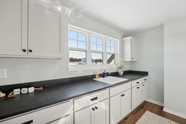 W208N5652 Turnberry LANE, Menomonee Falls, WI 53051