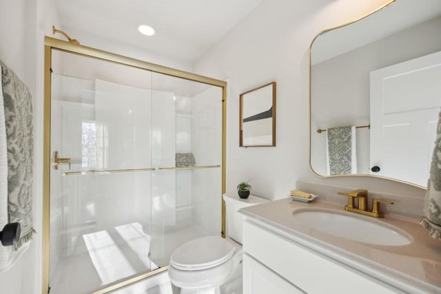 W208N5652 Turnberry LANE, Menomonee Falls, WI 53051