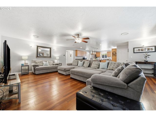 22775 Sw LINCOLN St, Sherwood, OR 97140
