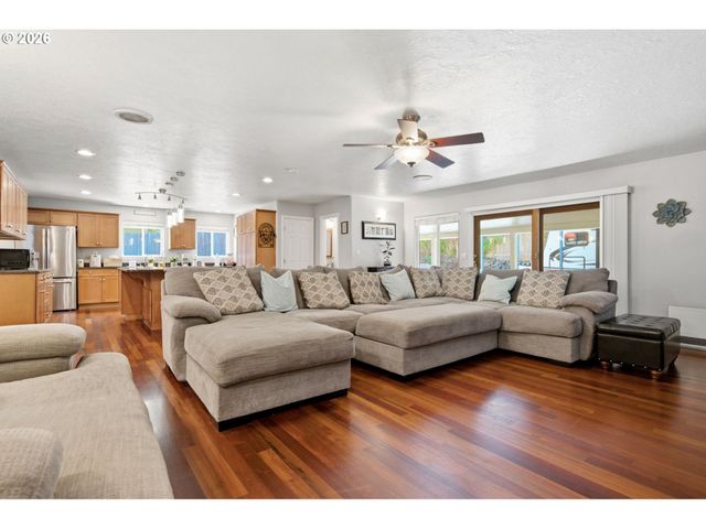 22775 Sw LINCOLN St, Sherwood, OR 97140