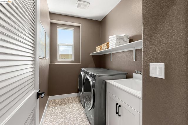 28968 Parkridge Loop 117, Hayward, CA 94544