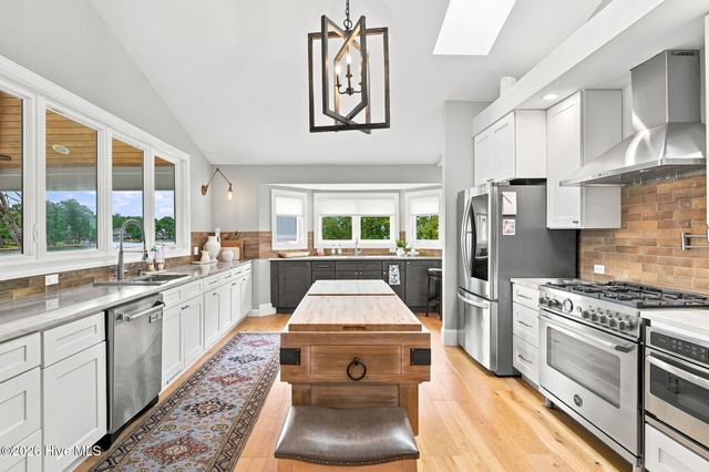 660 Lake Forest Drive SE, Pinehurst, NC 28374