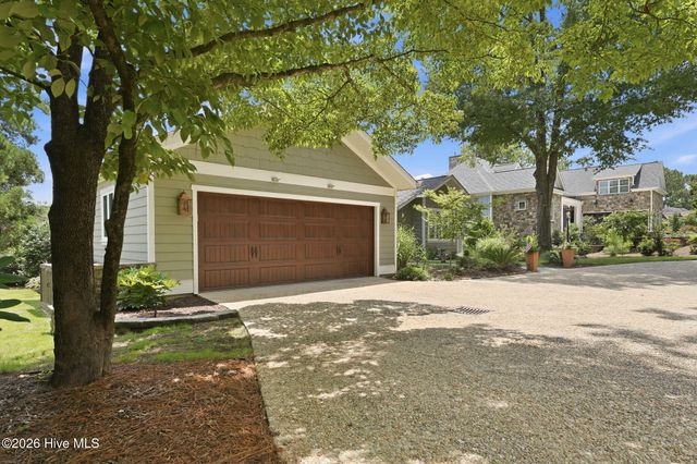 660 Lake Forest Drive SE, Pinehurst, NC 28374