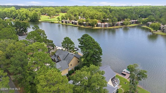 660 Lake Forest Drive SE, Pinehurst, NC 28374