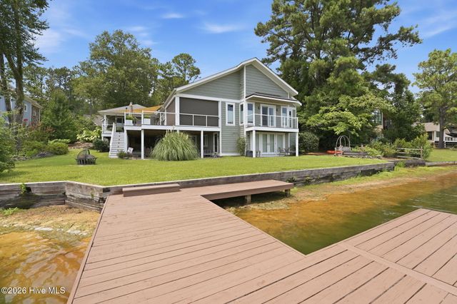 660 Lake Forest Drive SE, Pinehurst, NC 28374