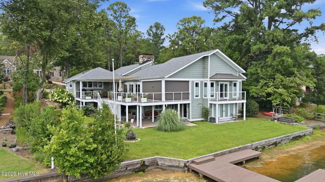 660 Lake Forest Drive SE, Pinehurst, NC 28374