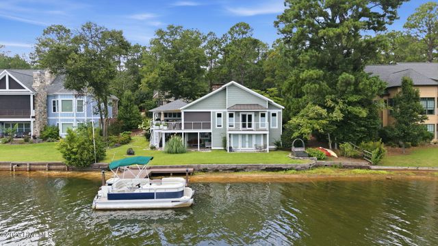 660 Lake Forest Drive SE, Pinehurst, NC 28374