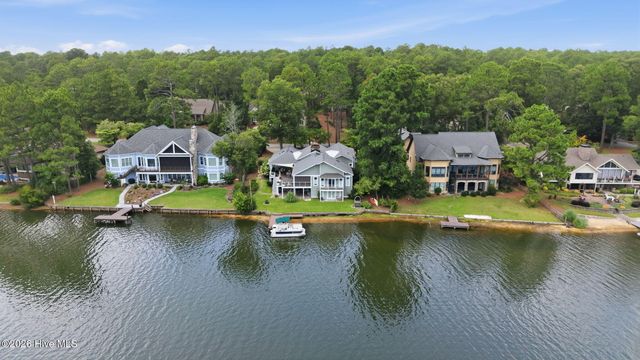 660 Lake Forest Drive SE, Pinehurst, NC 28374