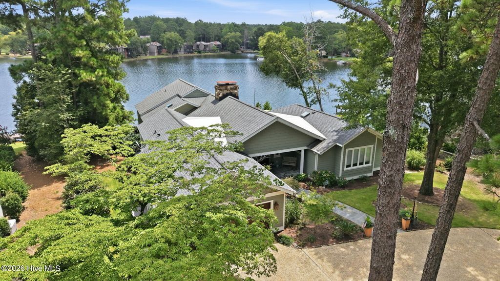 660 Lake Forest Drive SE, Pinehurst, NC 28374