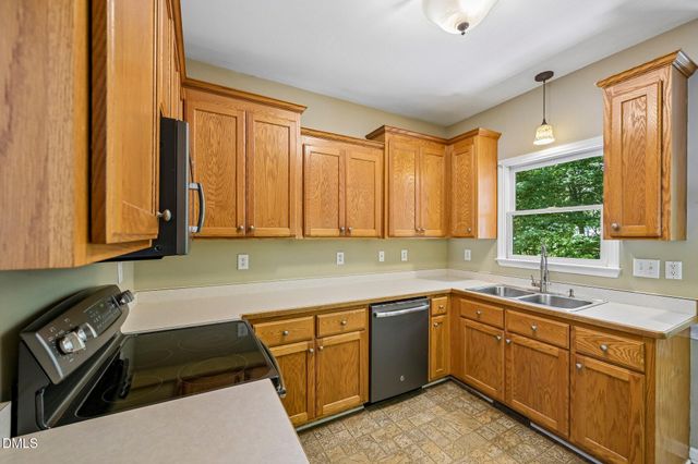 412 W Ballentine Street, Holly Springs, NC 27540